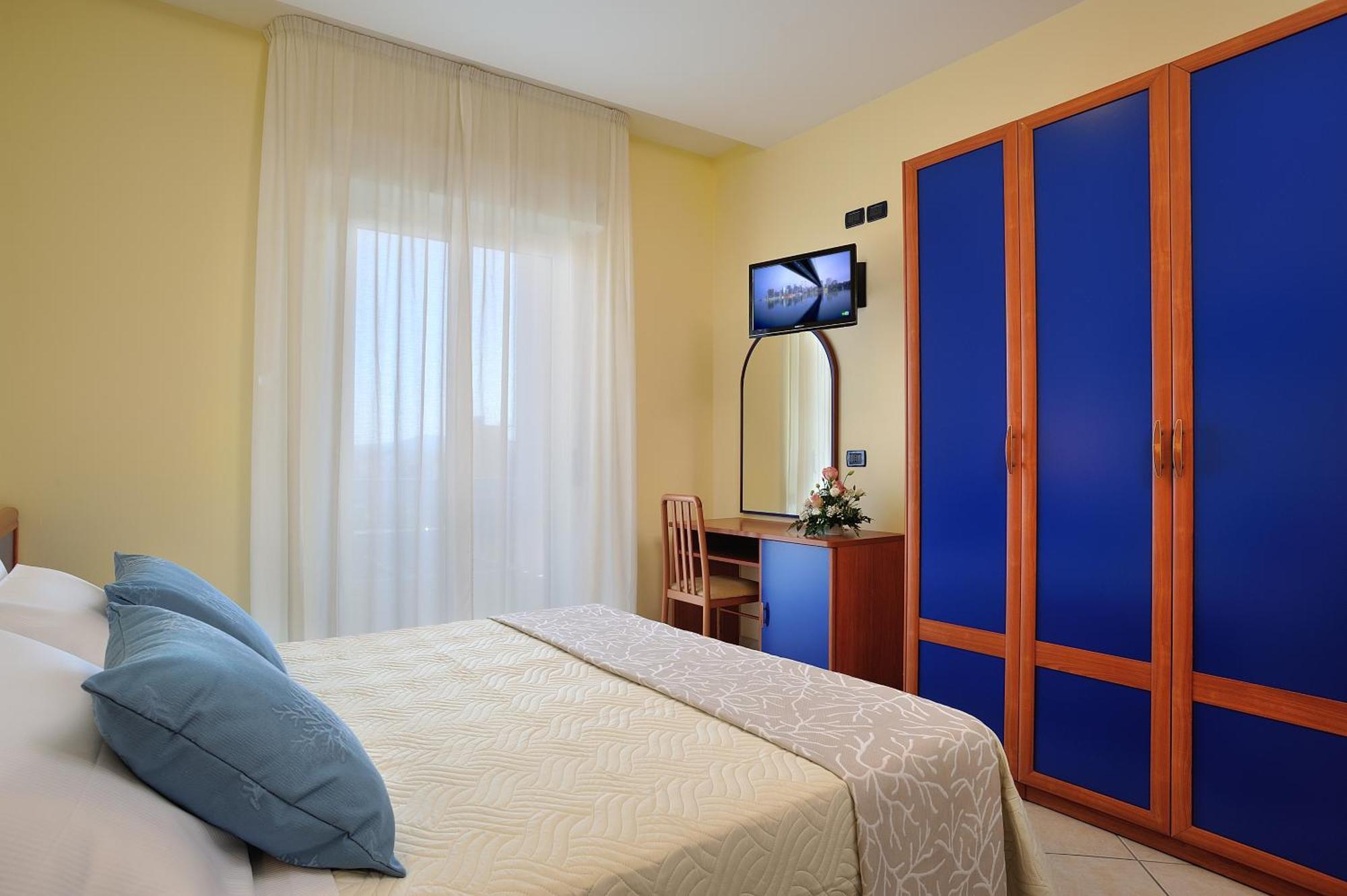 Hotel Riviera B&B Misano Adriatico Exterior photo