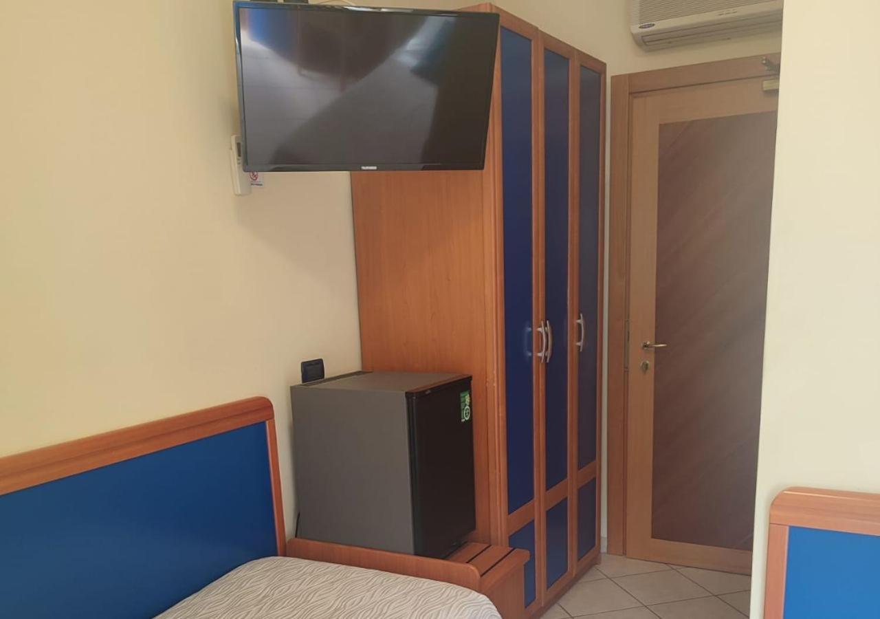 Hotel Riviera B&B Misano Adriatico Exterior photo