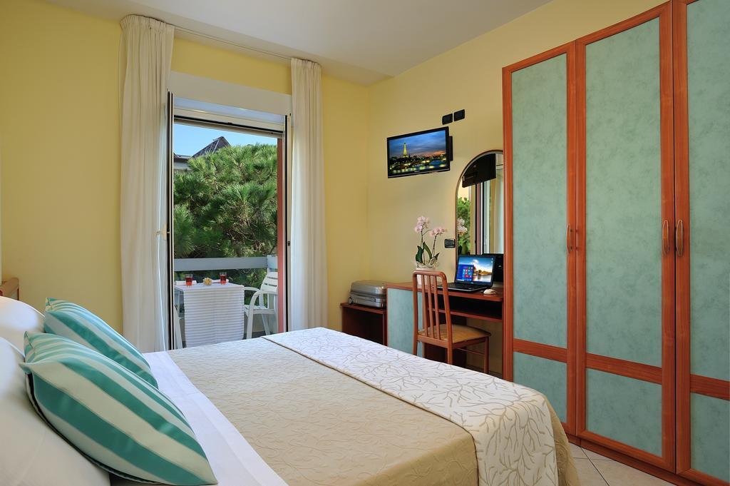 Hotel Riviera B&B Misano Adriatico Exterior photo